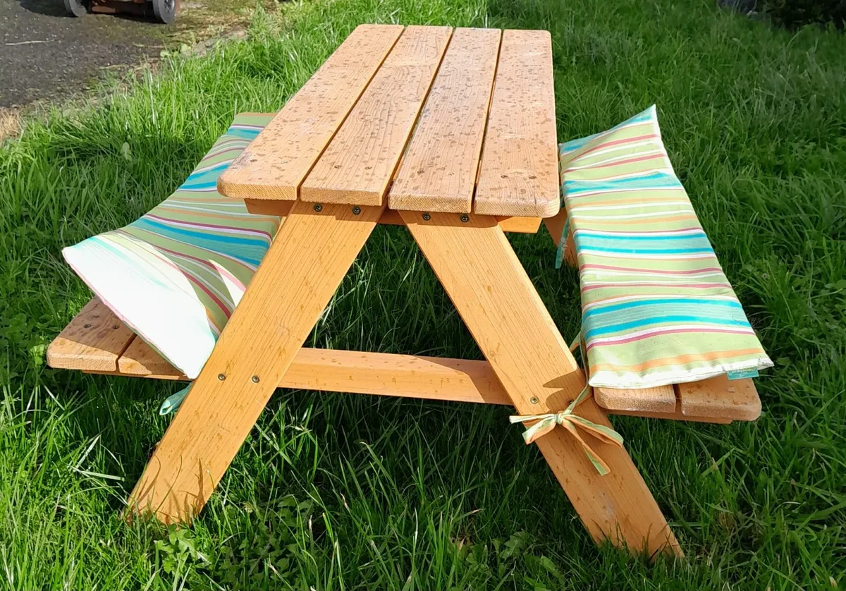 kids picnic table - Image 1