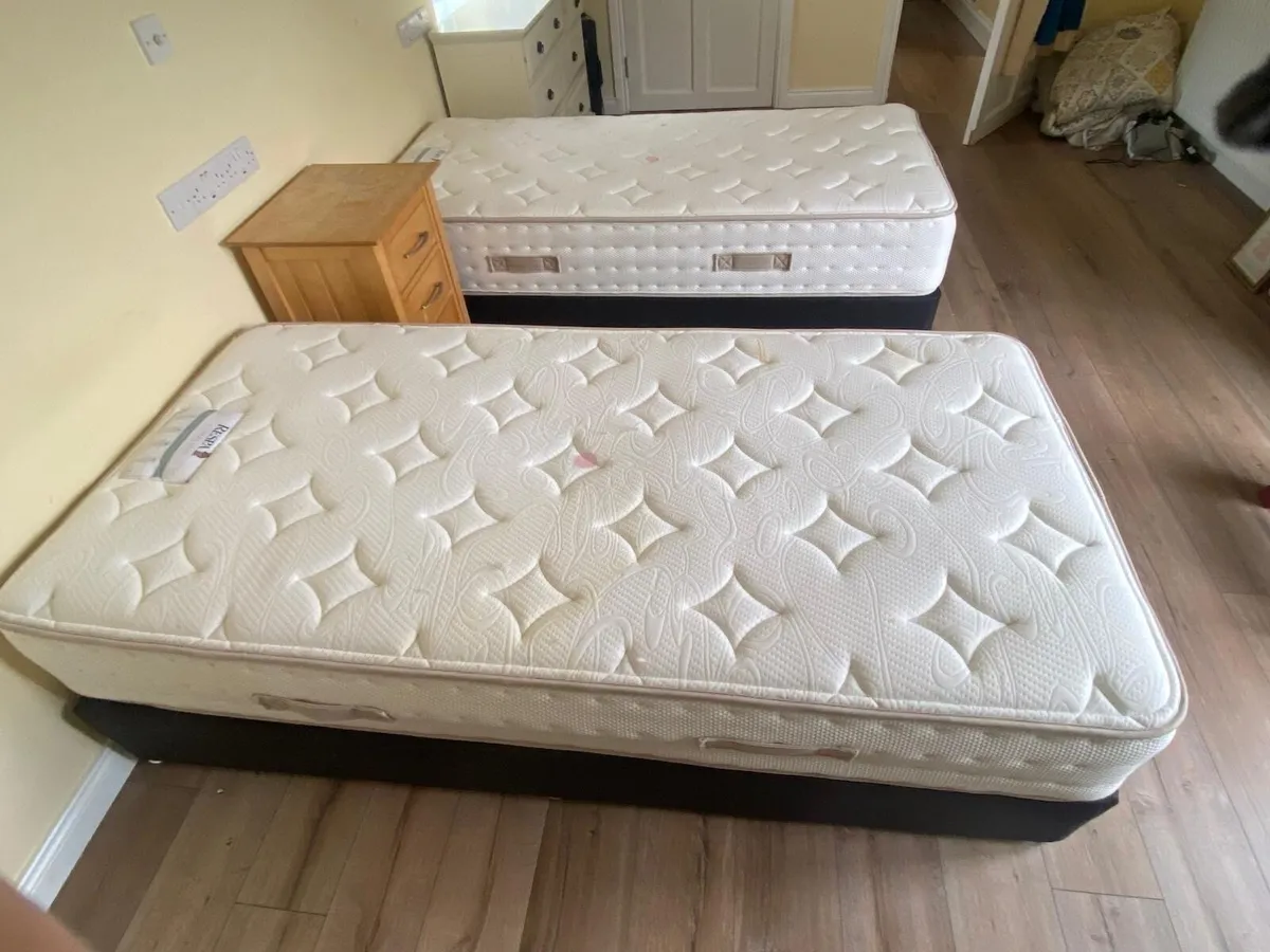 6 ft Zip and Link Bed Super K + Vespa mattresses - Image 4
