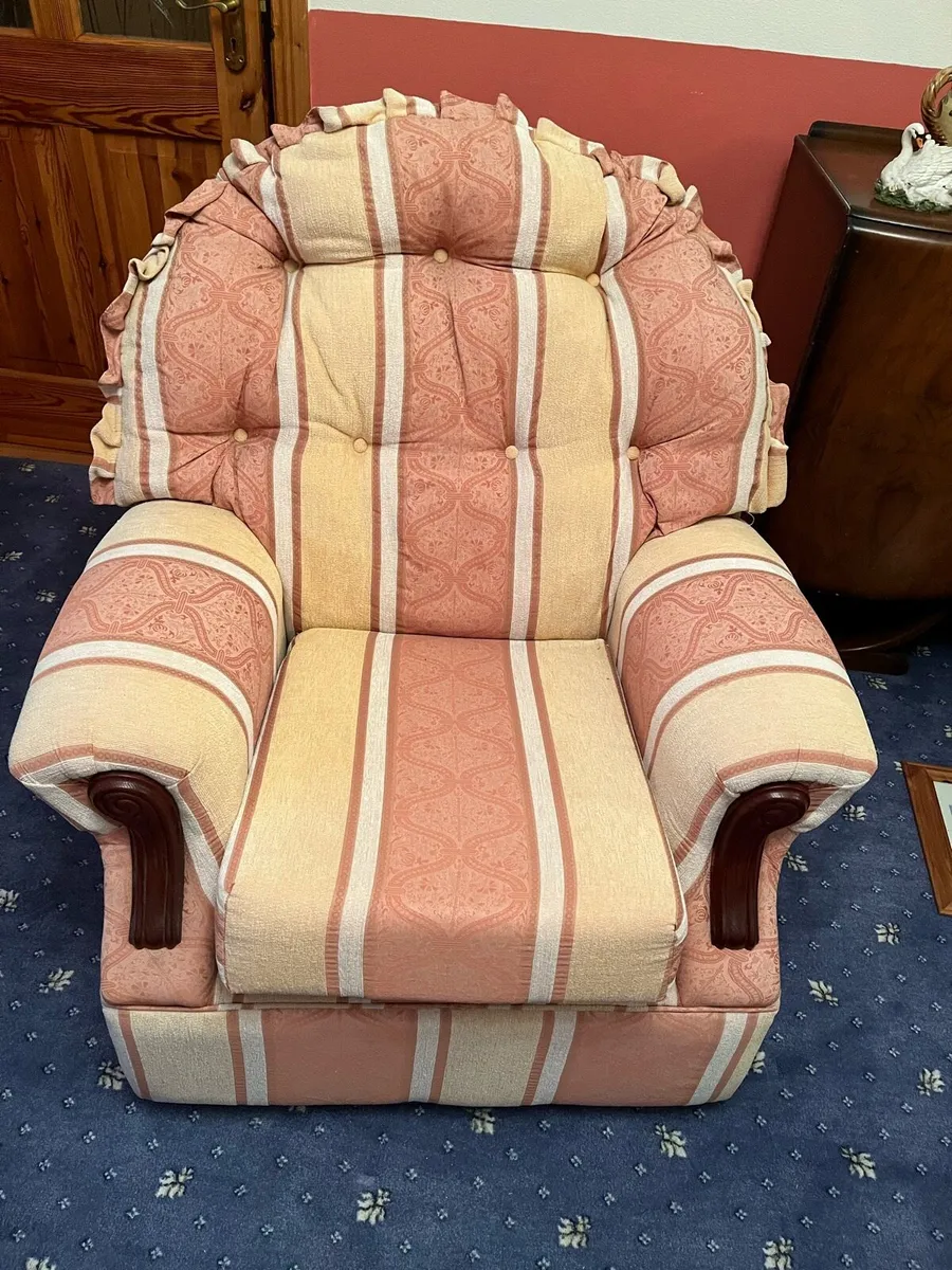 Sofa and two chairs - Image 2