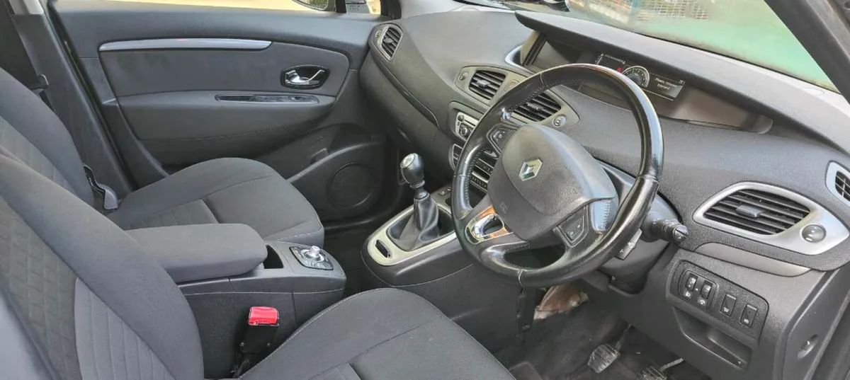 2016 Renault Grand Scenic 1.5 DCi Limited Edition - Image 4