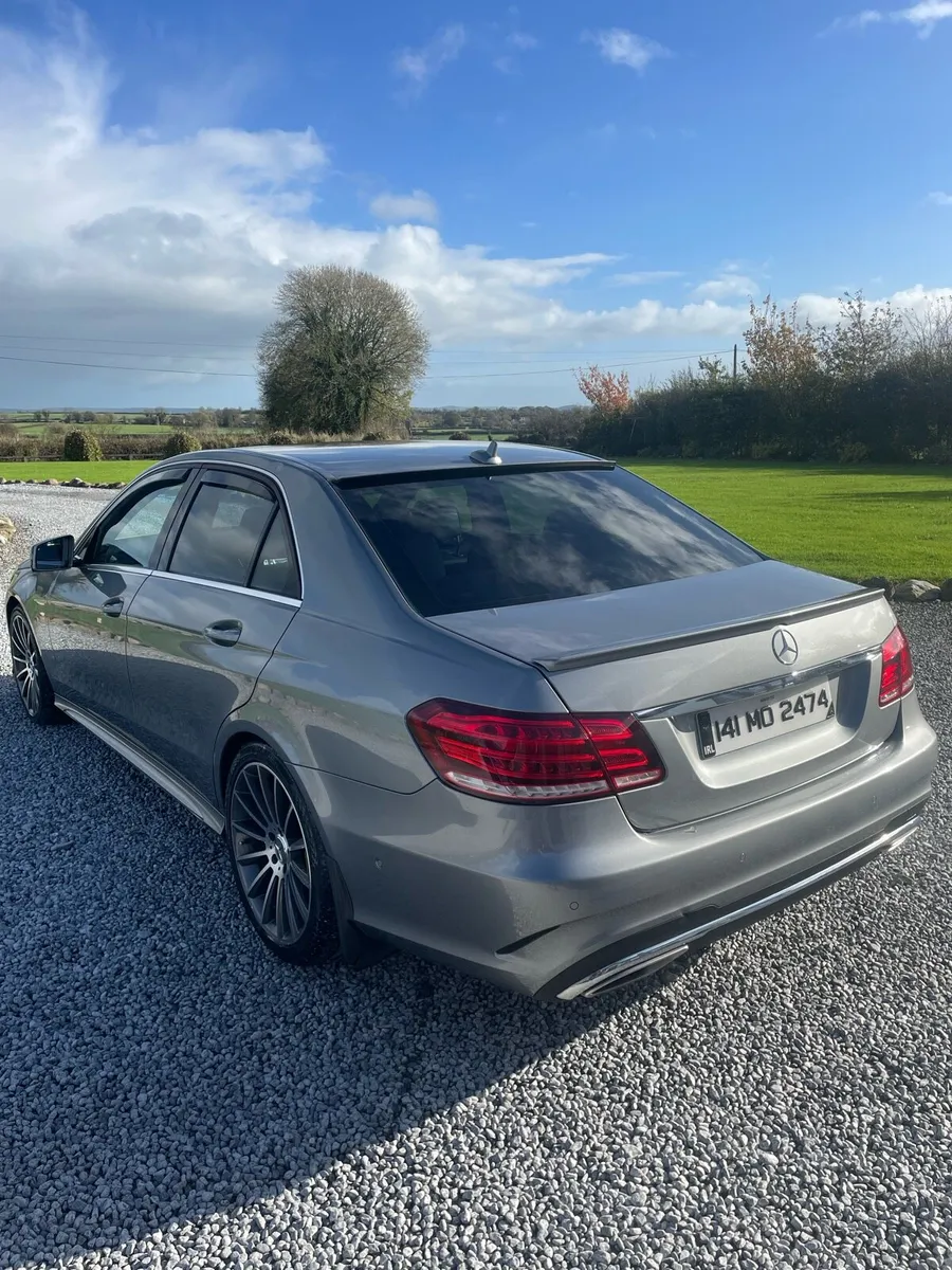 Mercedes Benz E220 AMG - Image 4