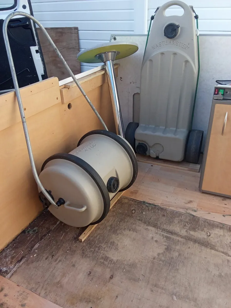 40ltr rolling water carrier - Image 4