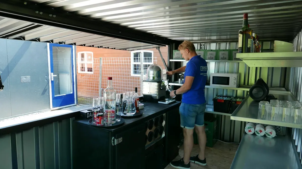 Small Outdoor Bar 4x2 – Sleek & Functional - Image 2