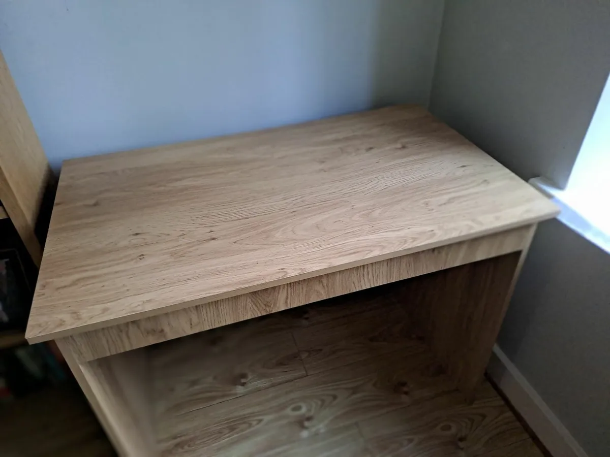 Desk and small filing cabinet - Image 3