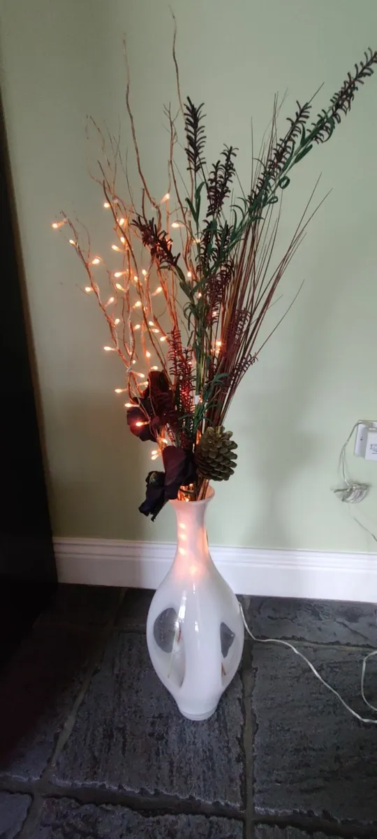 Vase with flowers - Image 1