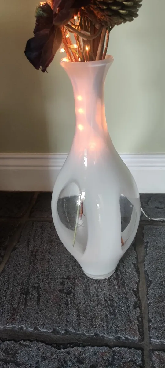 Vase with flowers - Image 3