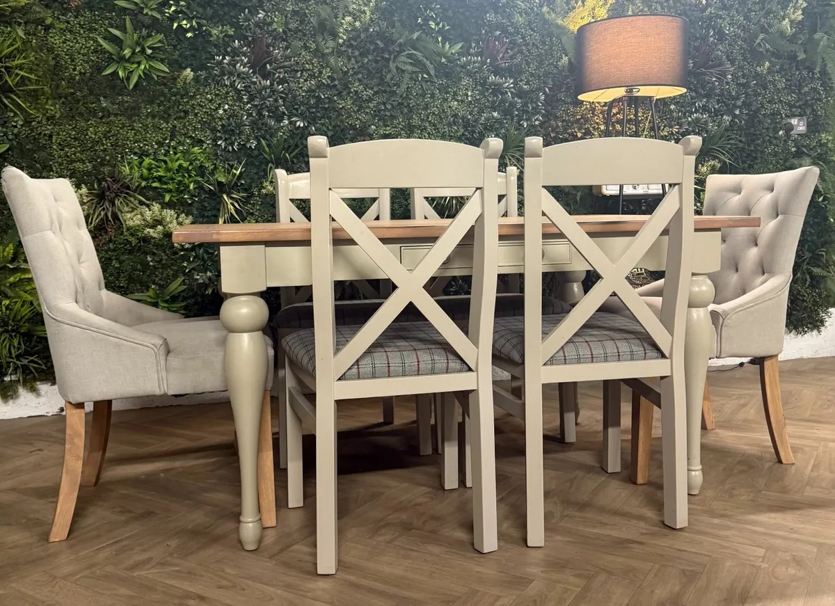 Oak kitchen table & 6 chairs - Image 1