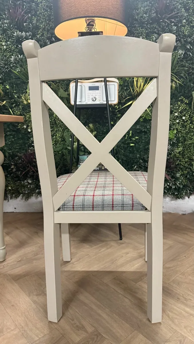 Oak kitchen table & 6 chairs - Image 4