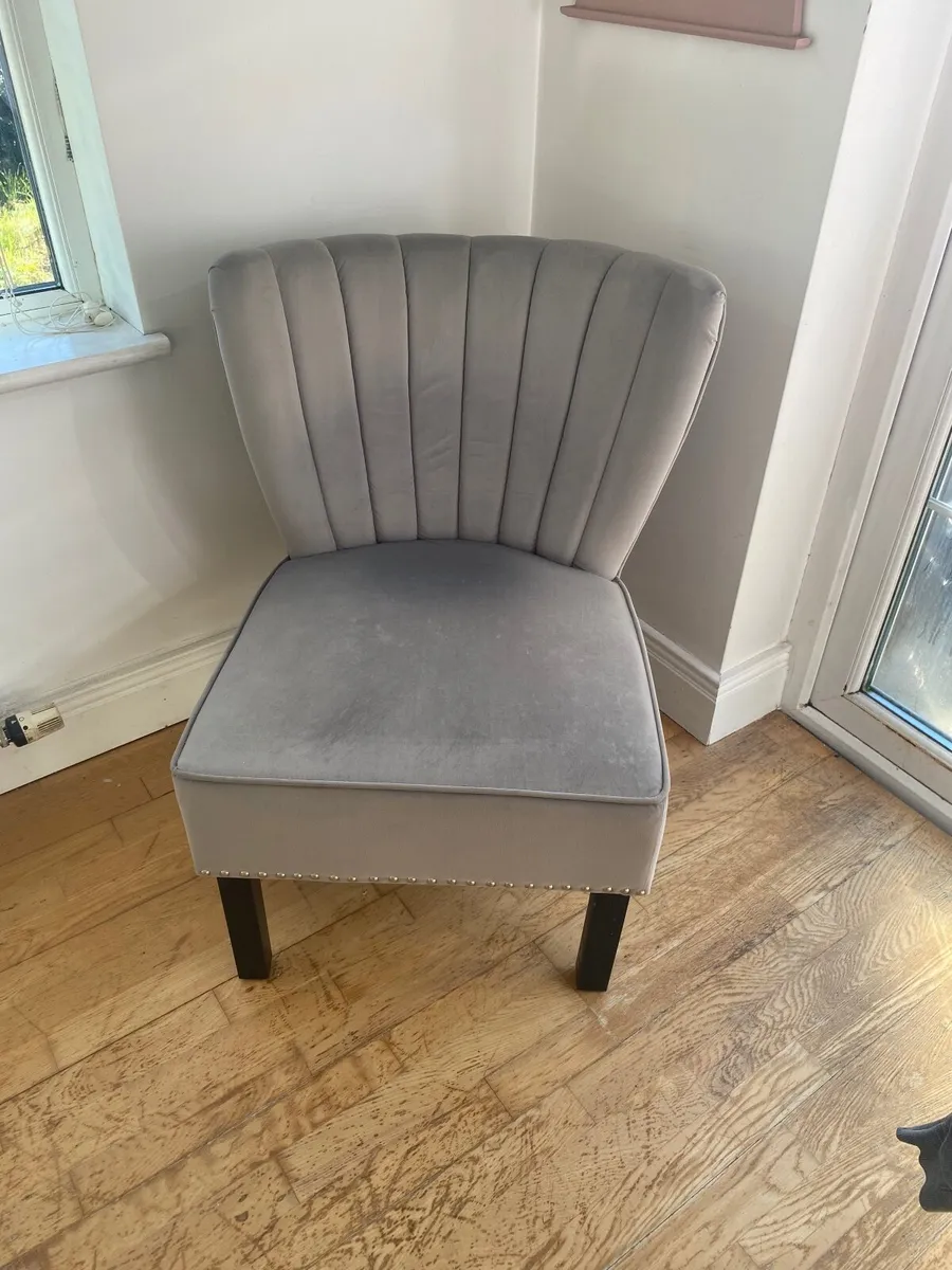 Grey chair - Image 1