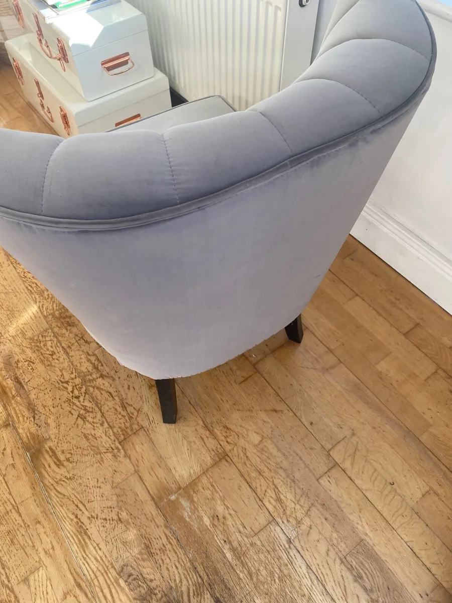 Grey chair - Image 2