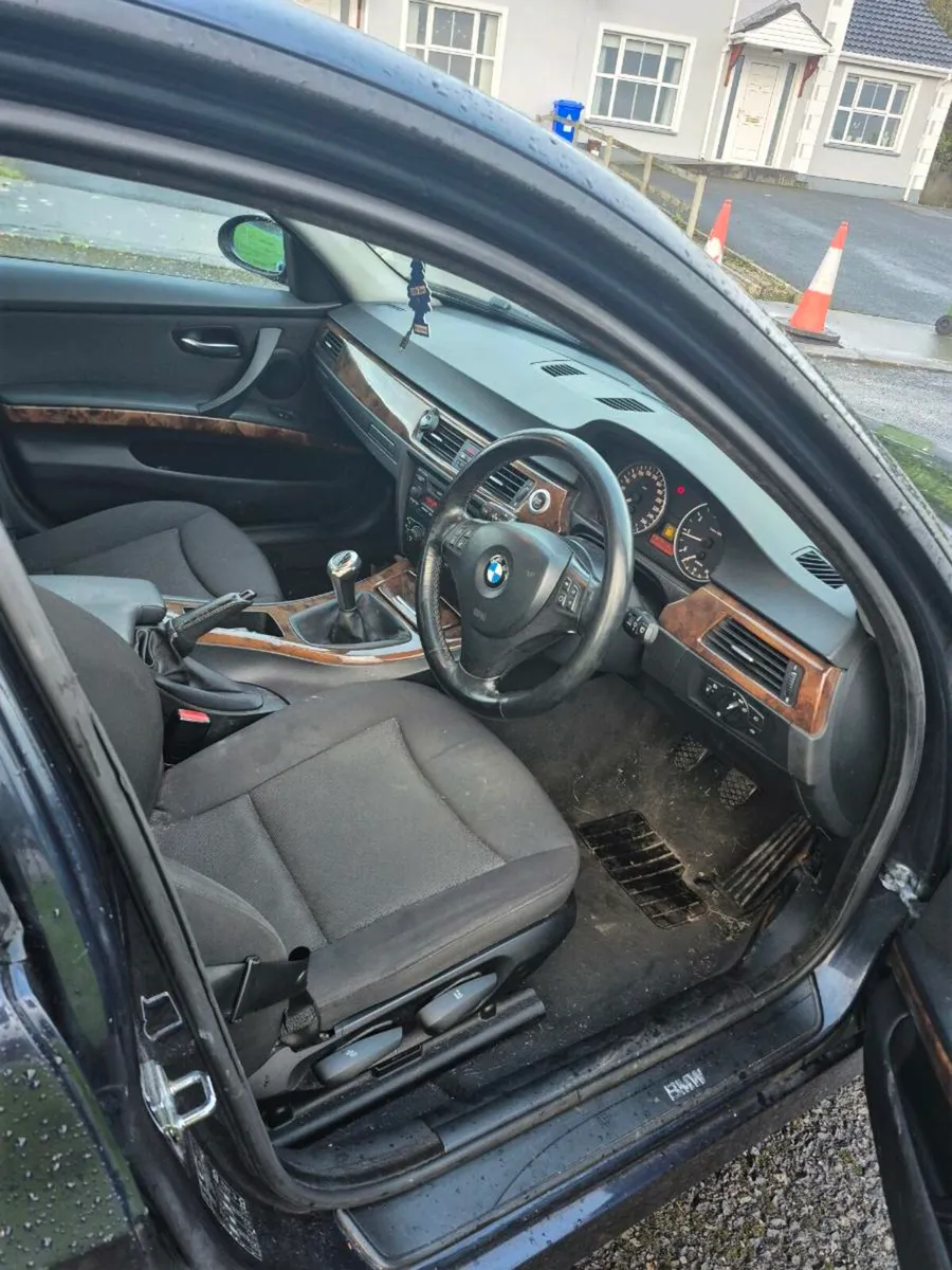 Bmw 320i low miles - Image 3