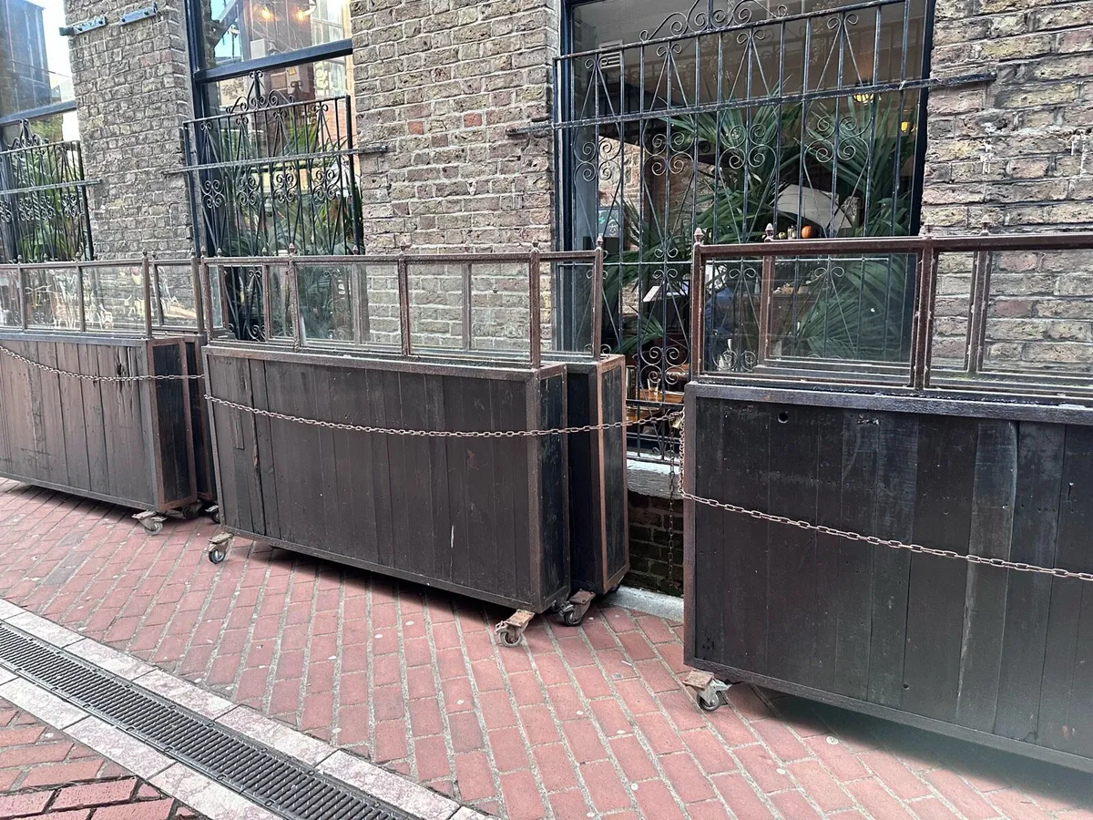 Restaurant / bar fance. - Image 3