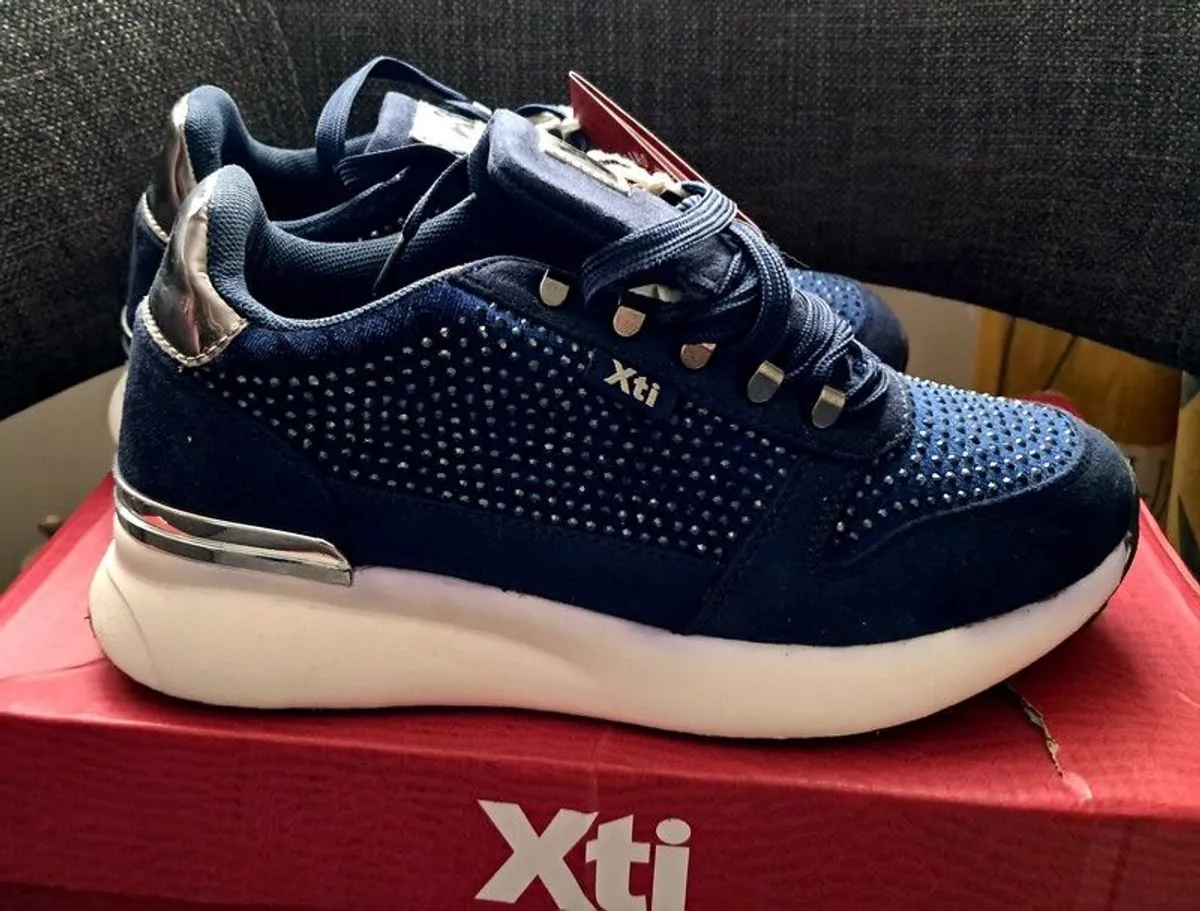 XTI Trainers - Image 1