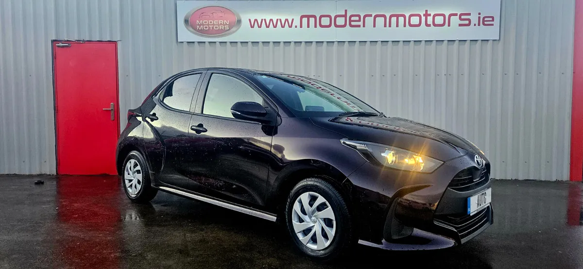 Toyota Yaris 1.5 hybrid/petrol new model low kms - Image 1