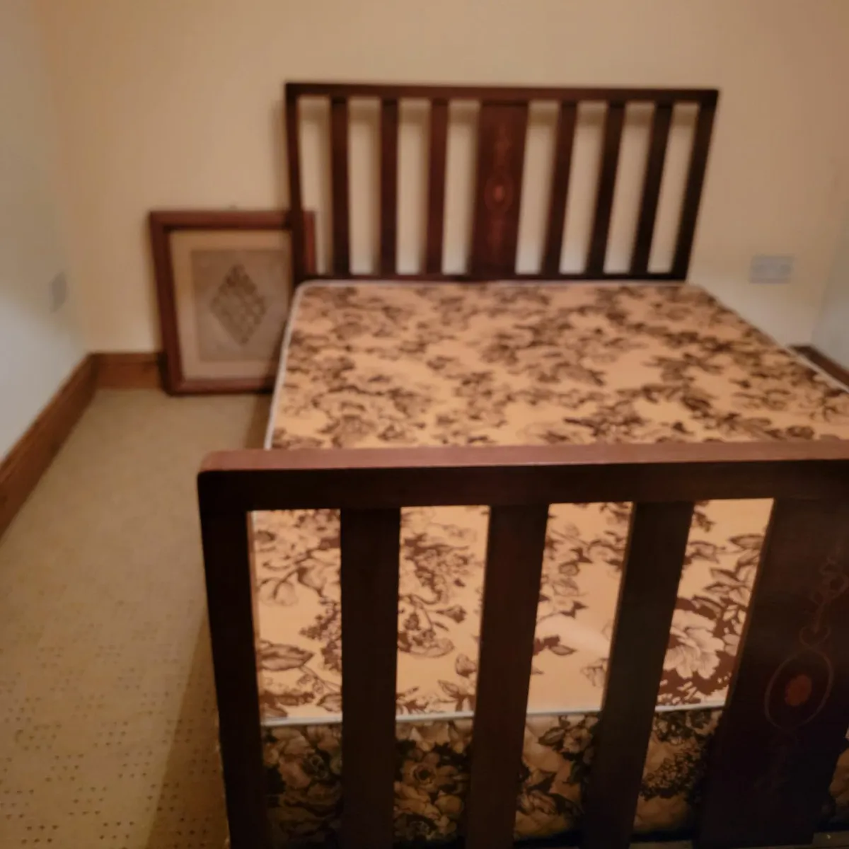 Double wooden bed - Image 1
