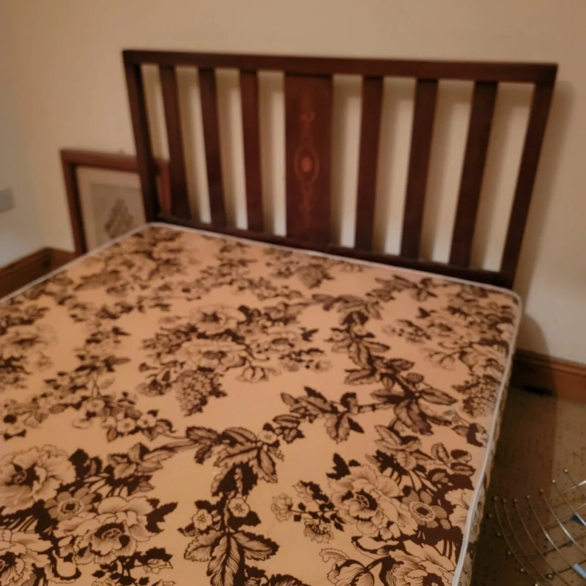 Double wooden bed - Image 2