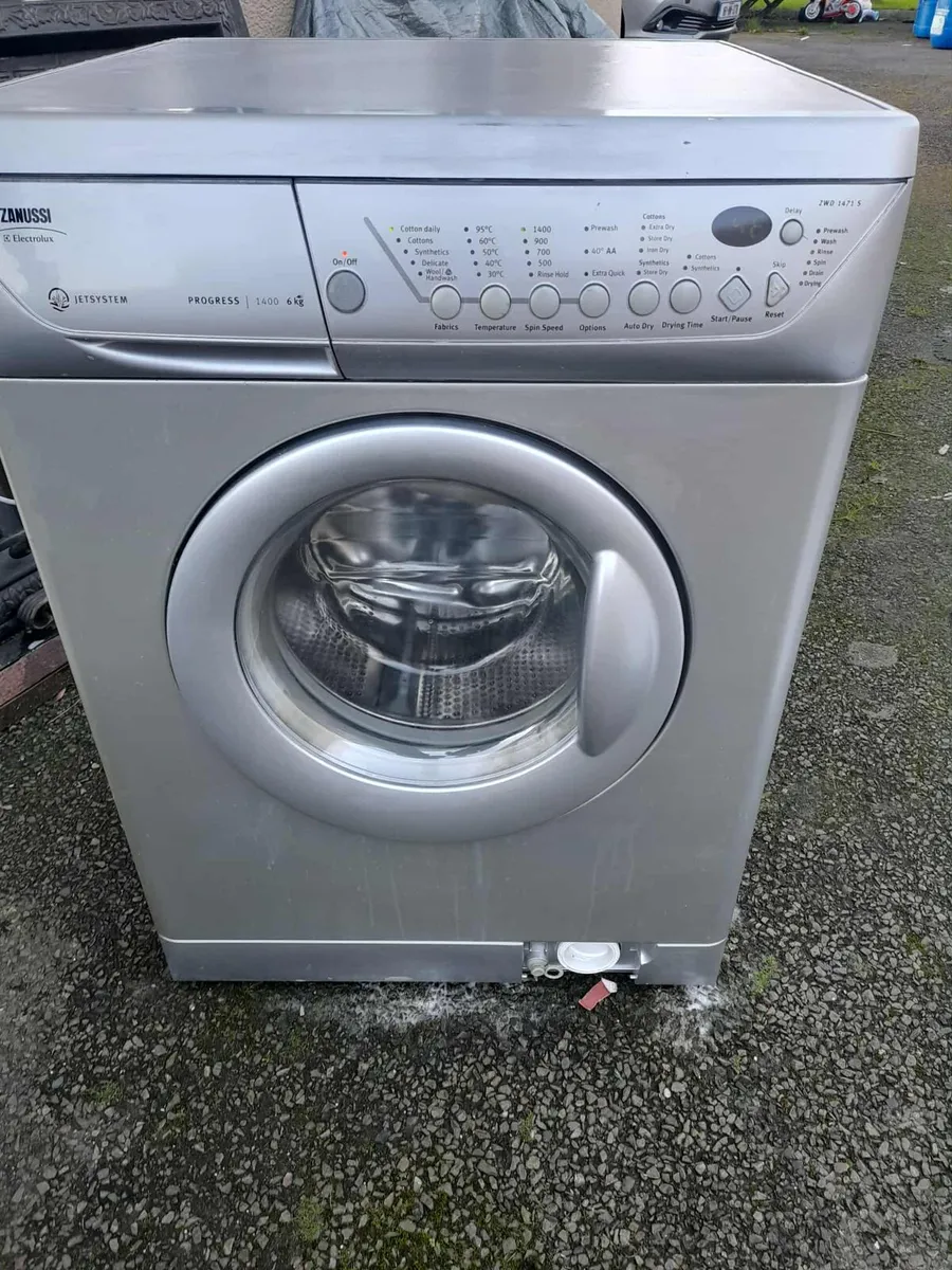 Zanussi washer dryer 6kg - Image 1