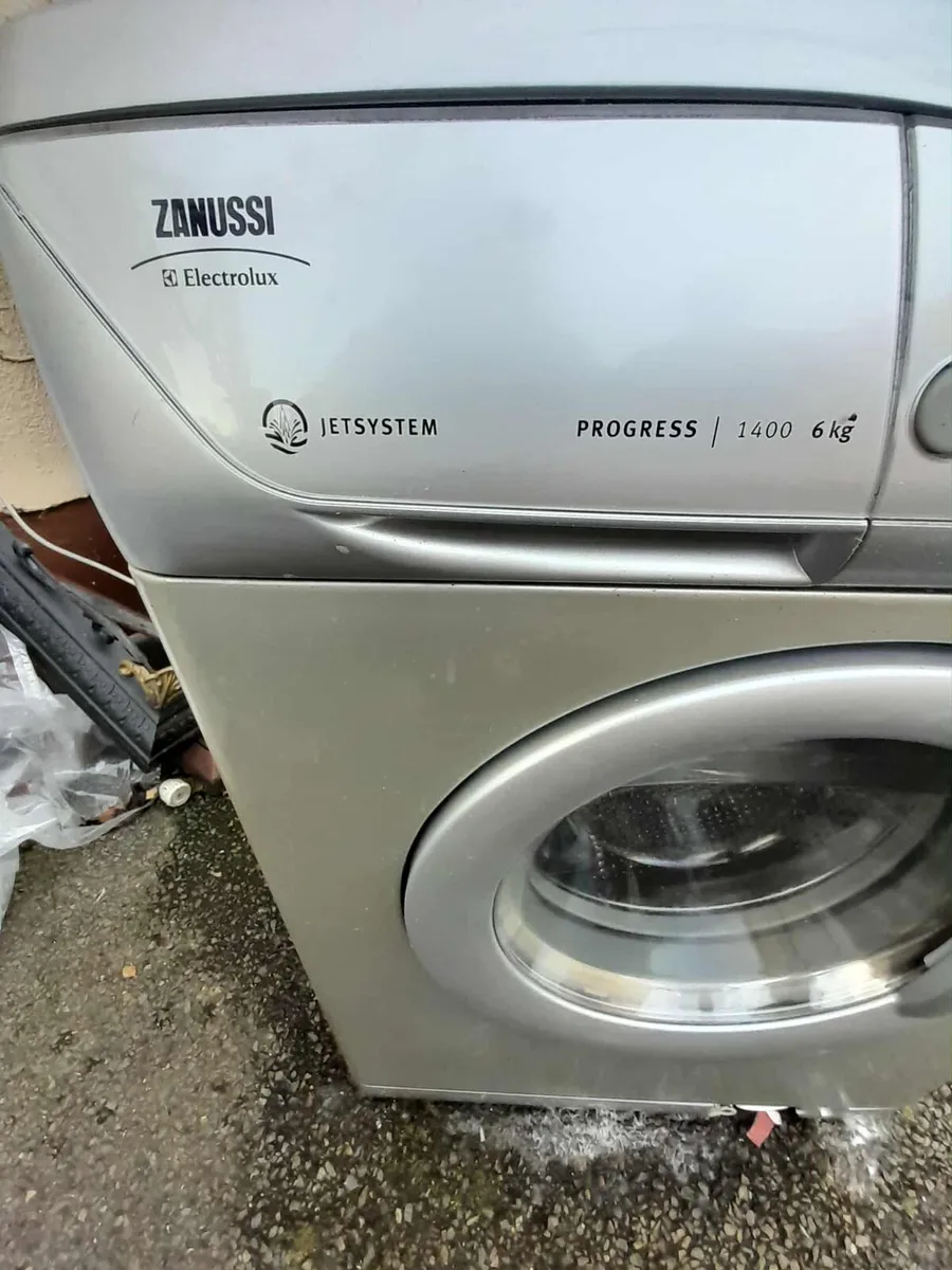 Zanussi washer dryer 6kg - Image 2