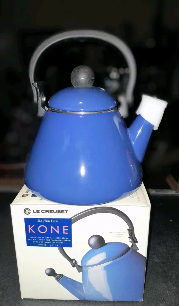 Brand new Le Creuset enamel whistling kettle