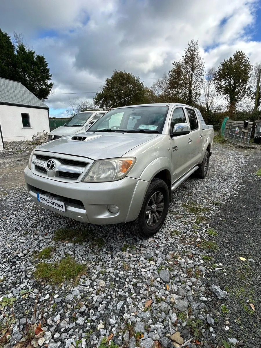 # NEW DOE # Invincible Hilux - Image 3