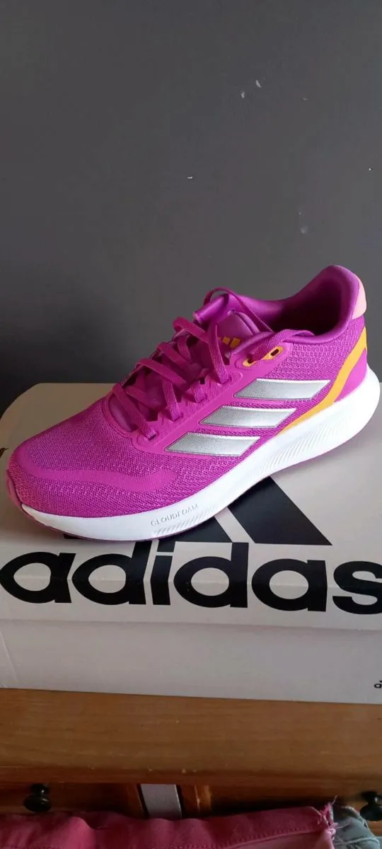 Purple/white Adidas runners size 6 new! - Image 1