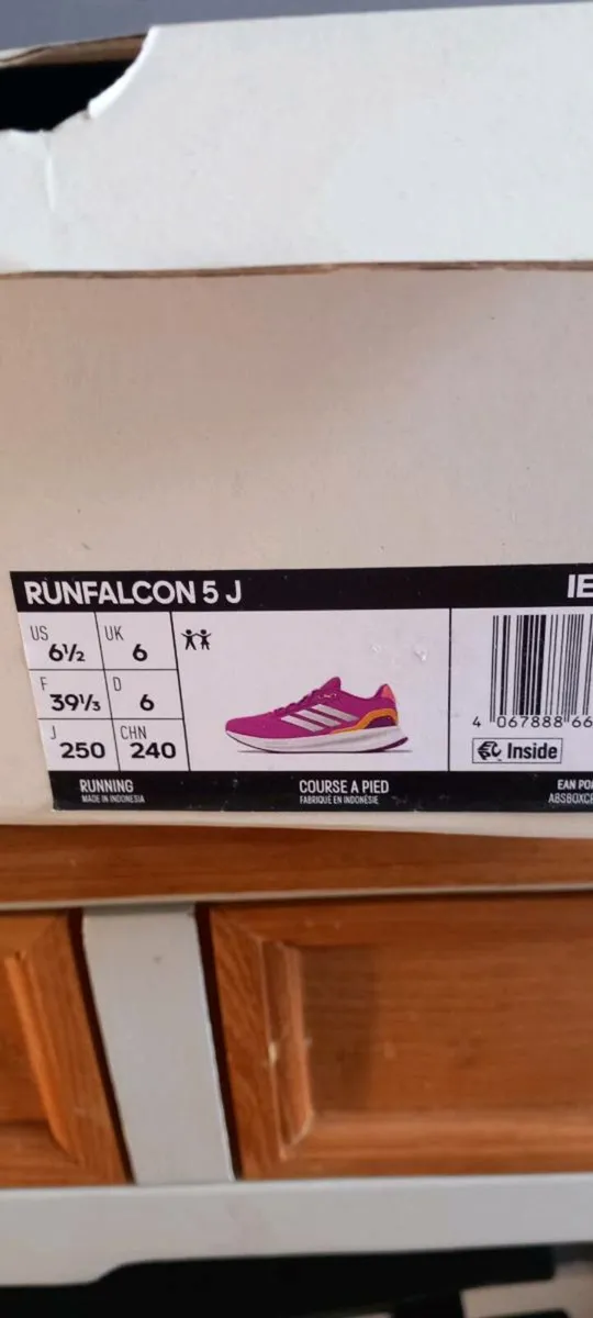 Purple/white Adidas runners size 6 new! - Image 2