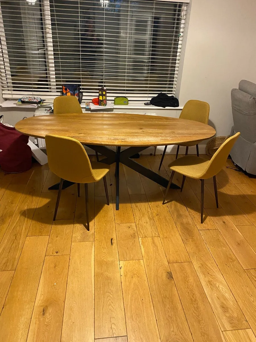 Dining room table - Image 1