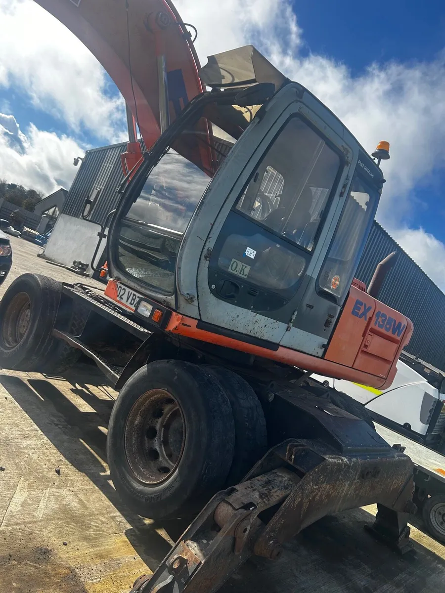 Hitachi ex135 - Image 1