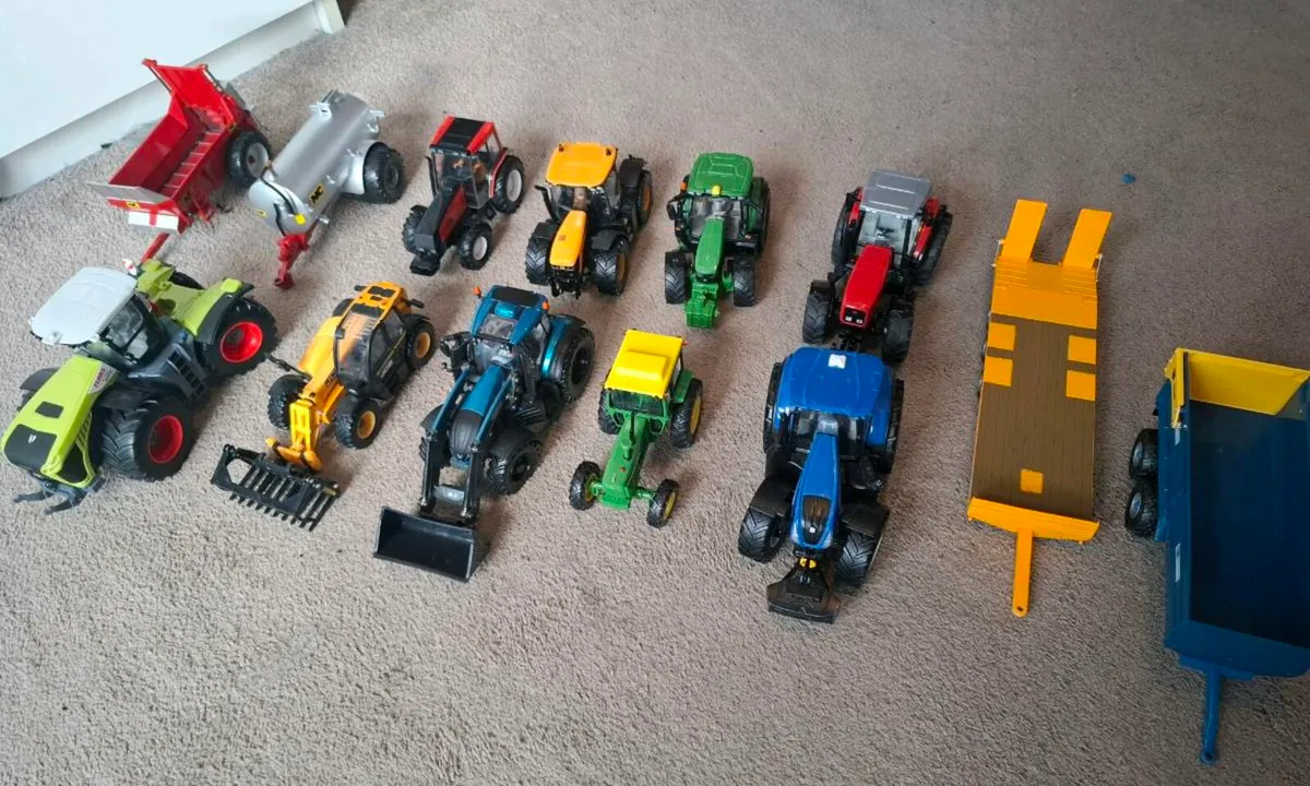 Farm Shed & Tractors - Image 1