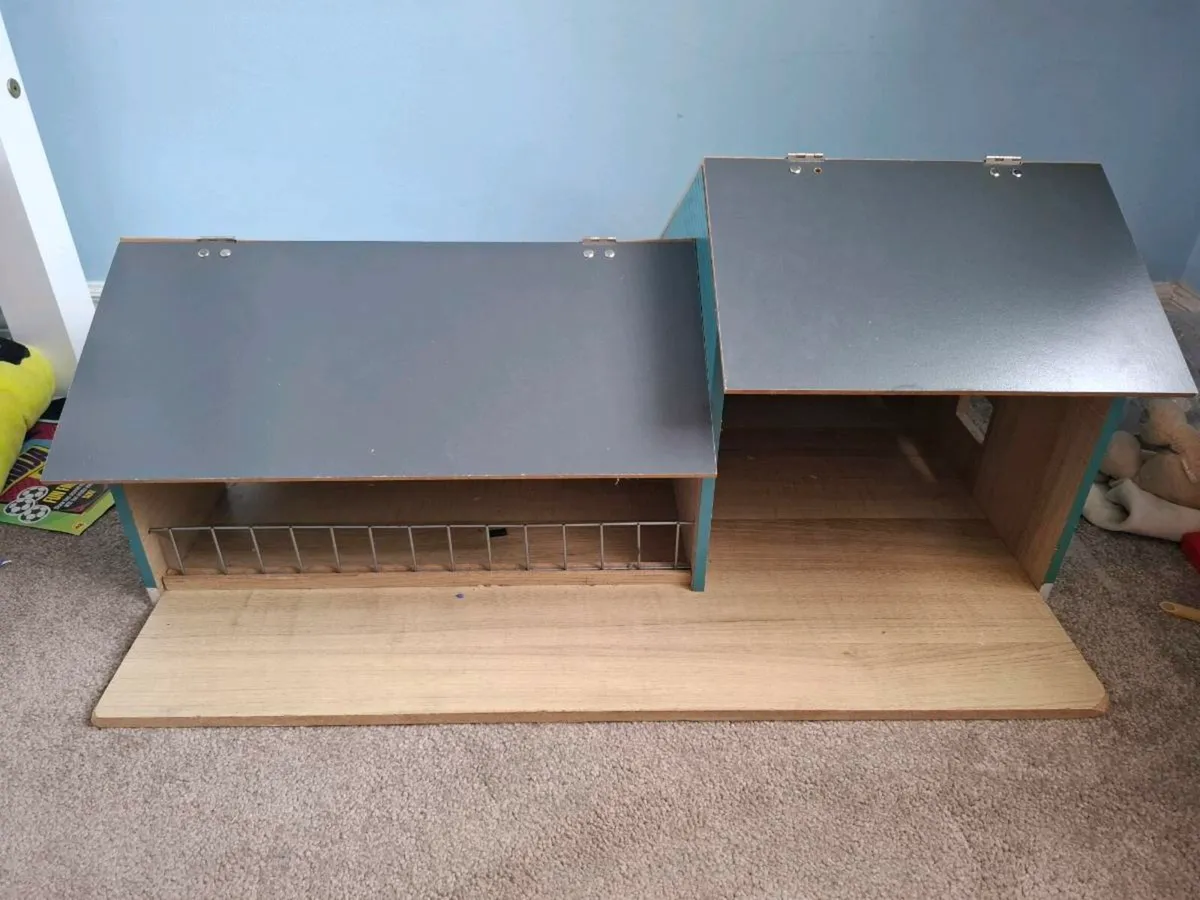 Farm Shed & Tractors - Image 4