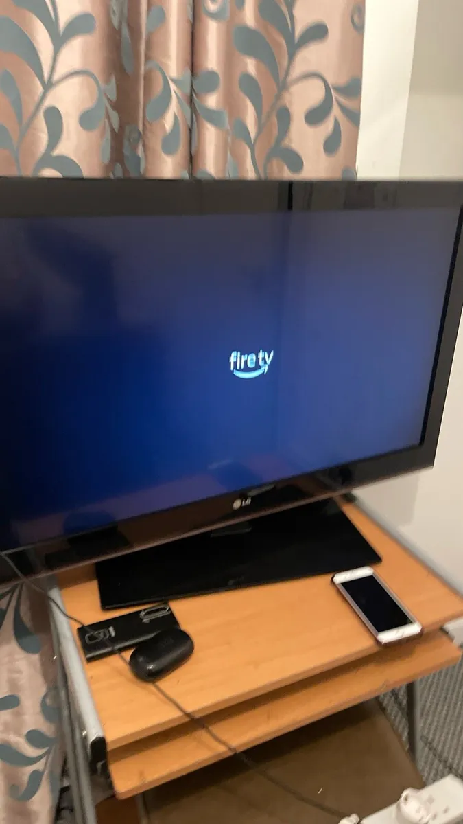LG TV - Image 4