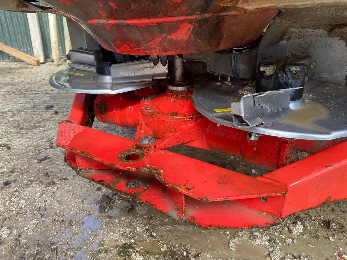 Rauch Fertiliser spreader - Image 3