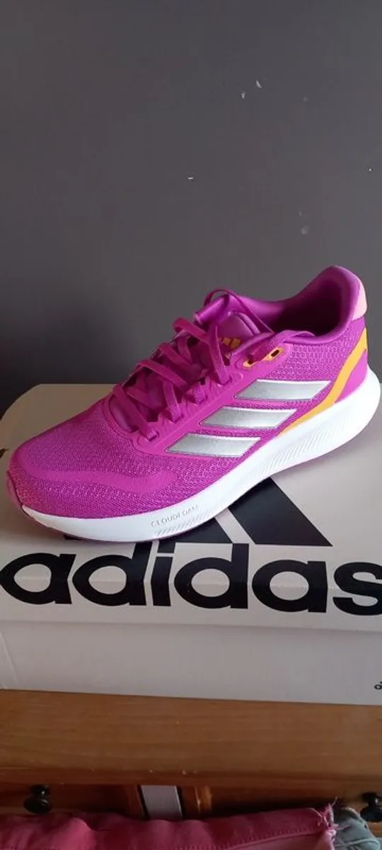 Purple/white Adidas runners size 6 - new! - Image 1