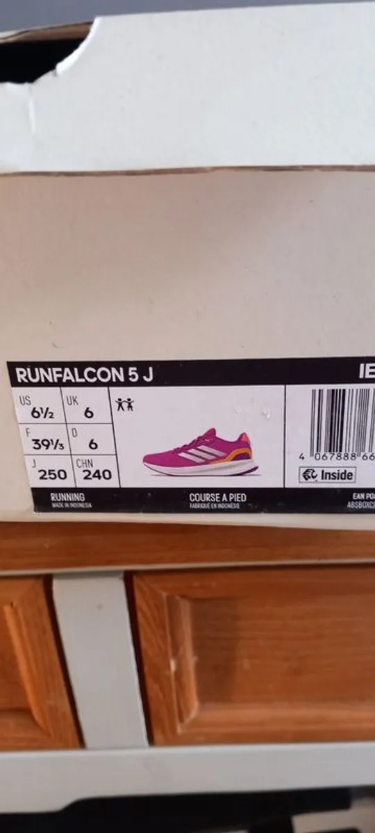 Purple/white Adidas runners size 6 - new! - Image 2