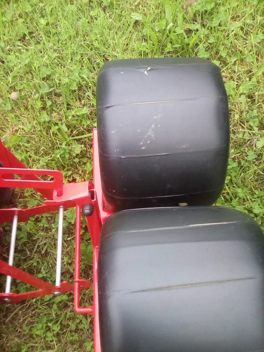 Bale lifter toys - Image 1