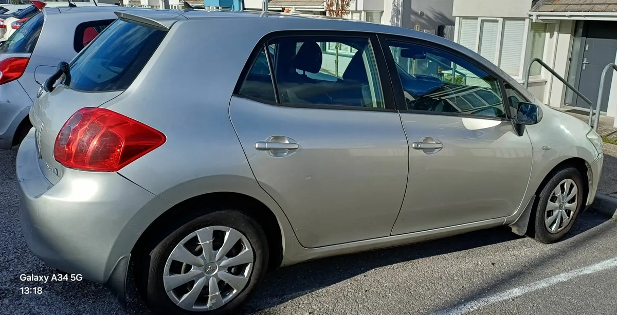 Toyota Auris 2007 - Image 2
