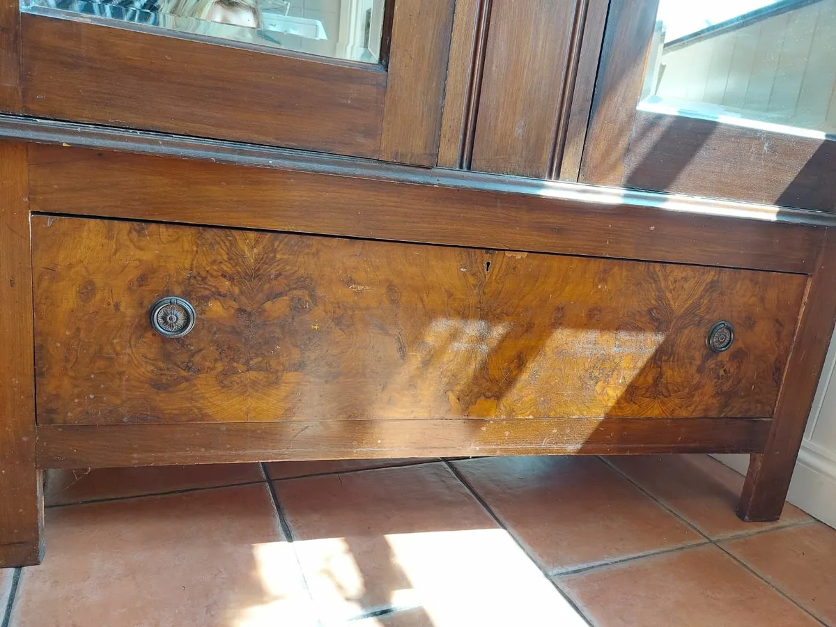 Antique wardrobe - Image 3