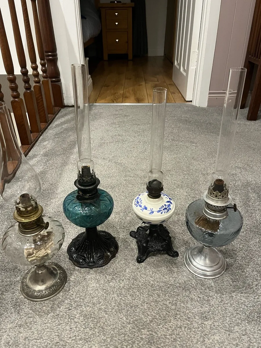 4 Vintage Oil Lamps - Image 1
