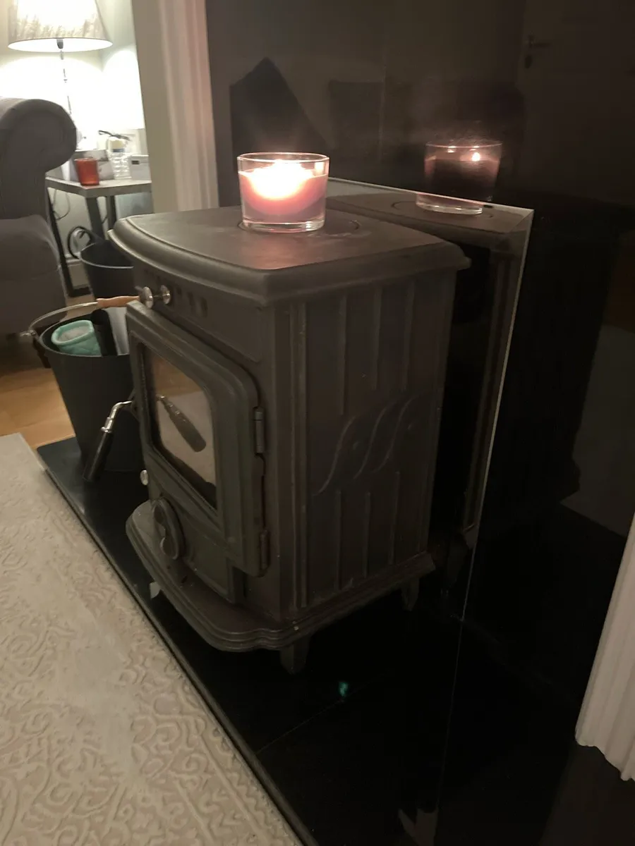 Solid fuel stove - Image 1