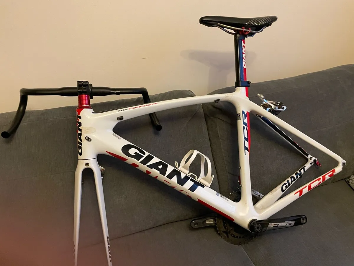 GIANT TCR CARBON BIKE FRAME - Image 1