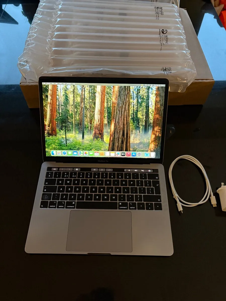 13" Apple MacBook Pro Sequoia Touch Bar (8/256GB) - Image 1