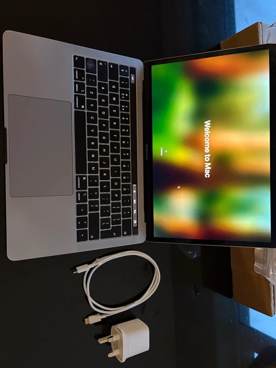 13" Apple MacBook Pro Sequoia Touch Bar (8/256GB) - Image 2