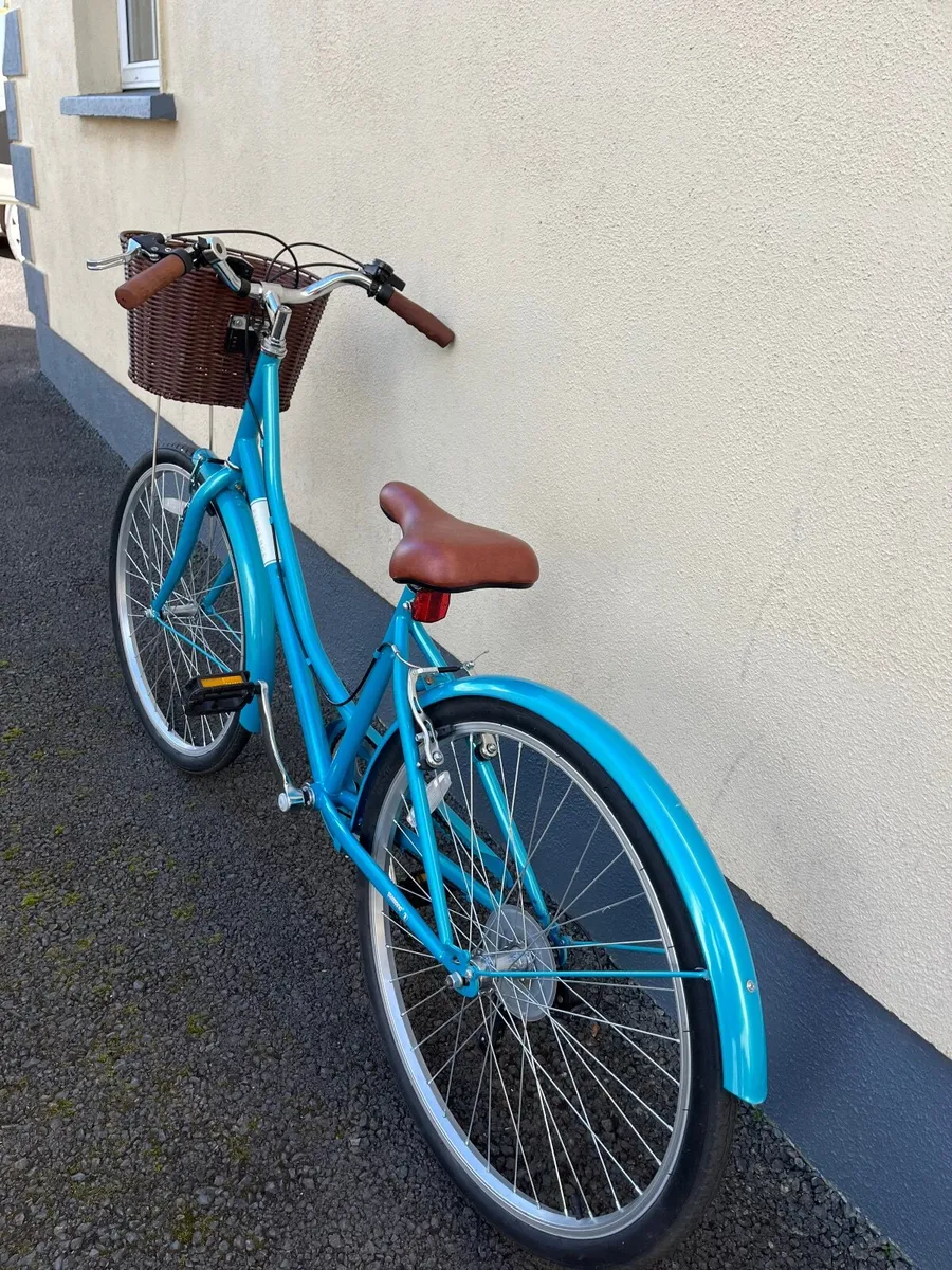 Ladies bike with basket - Image 1