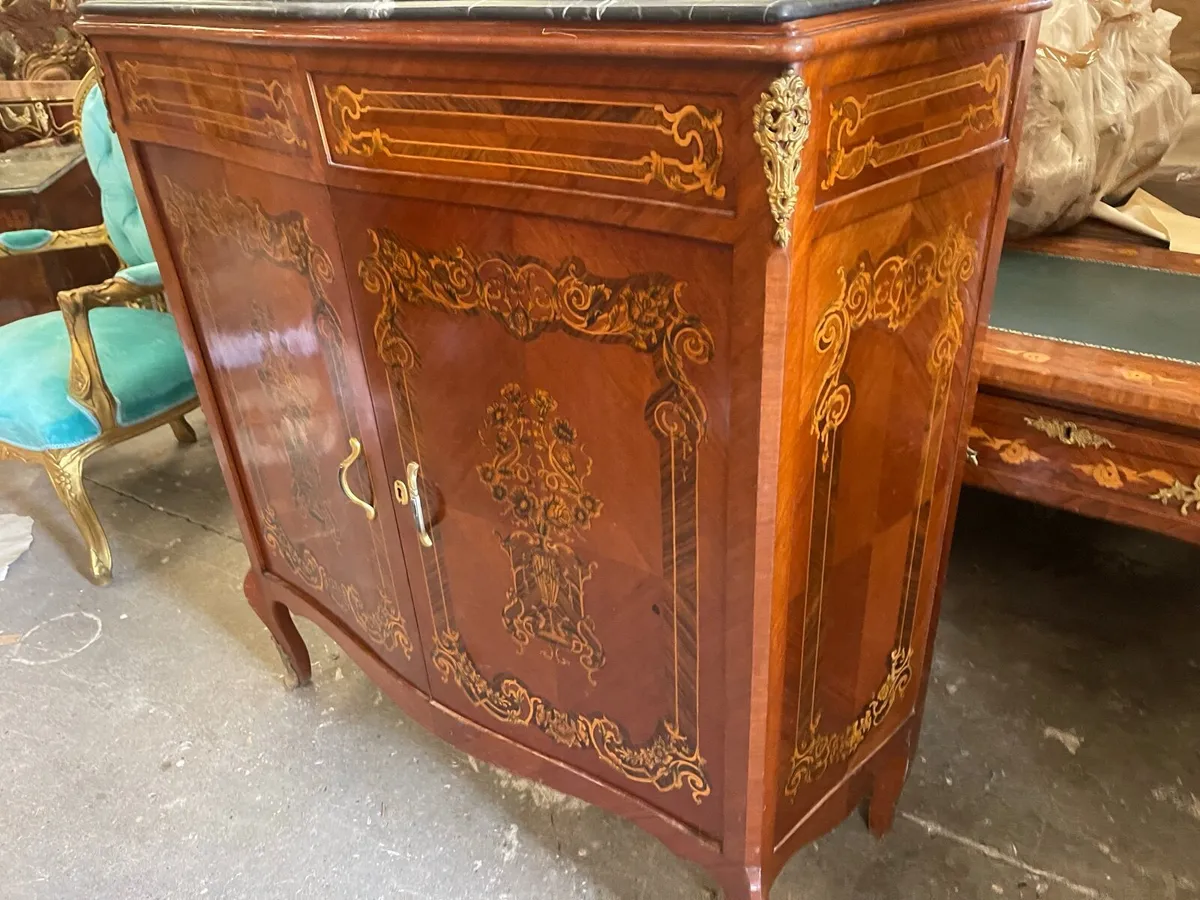 Inlaid large double door cabinet with black marble - Image 2
