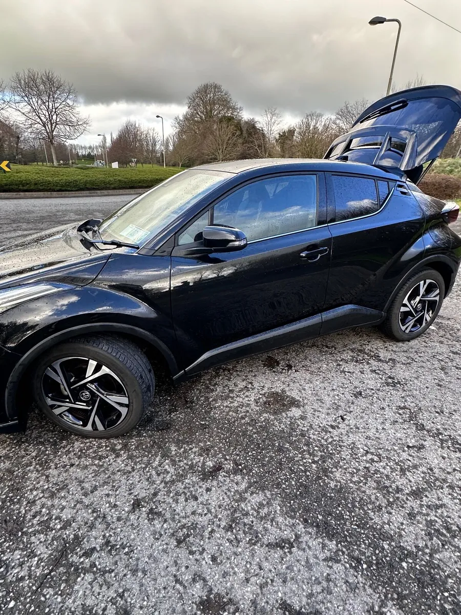 2022 Toyota C-hr - Image 2