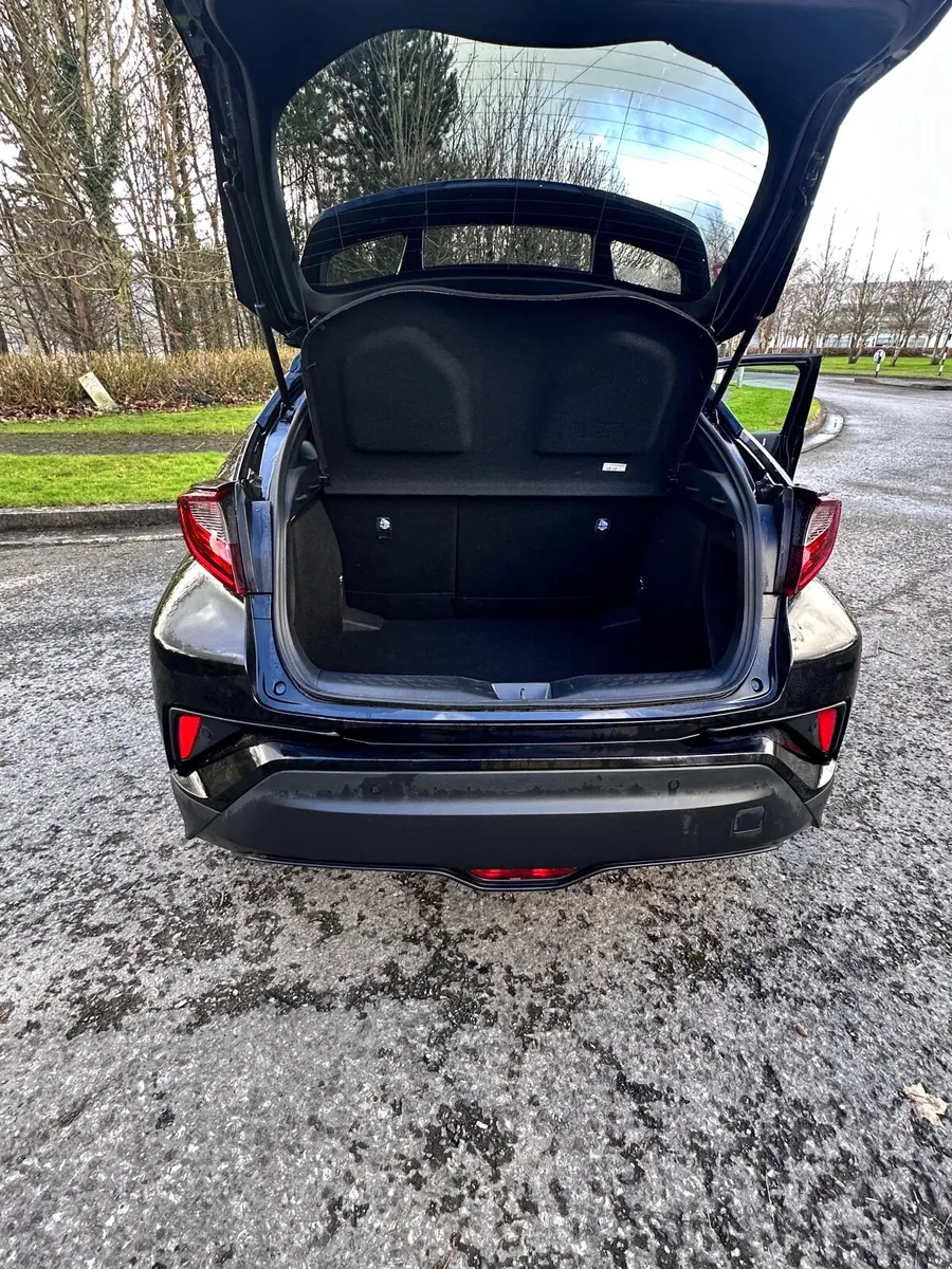 2022 Toyota C-hr - Image 3