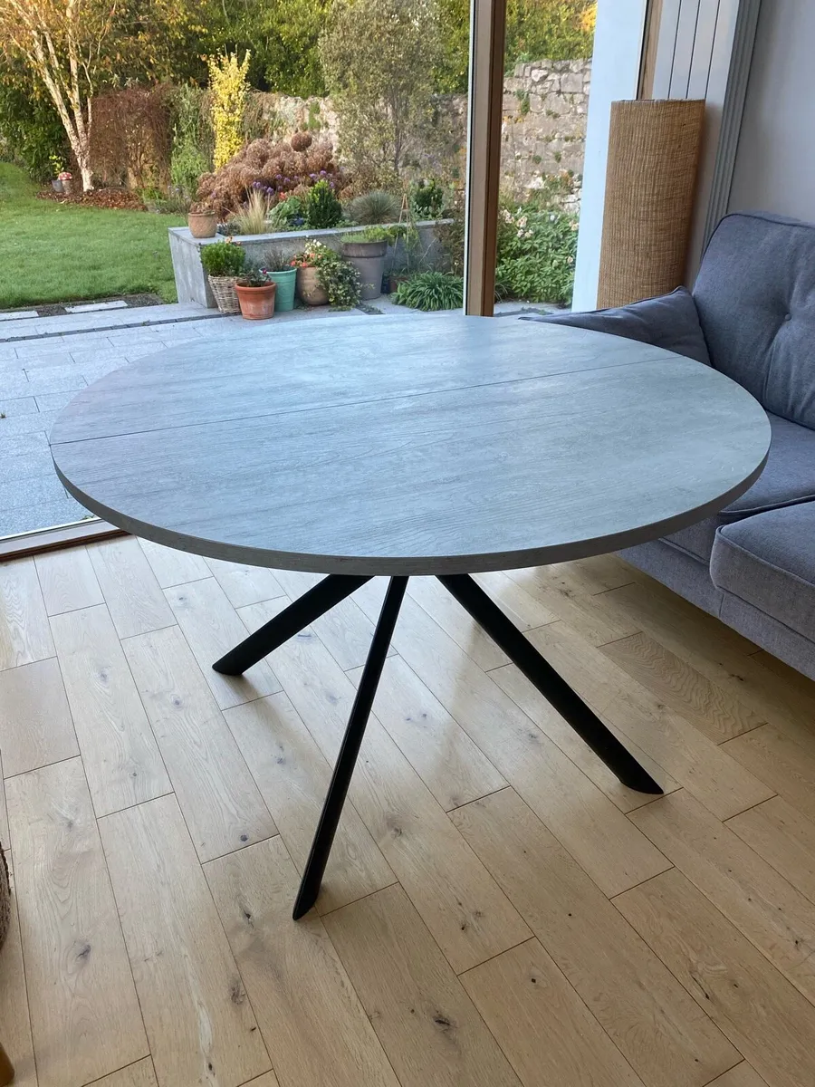 Kitchen Table and Chairs - Image 2