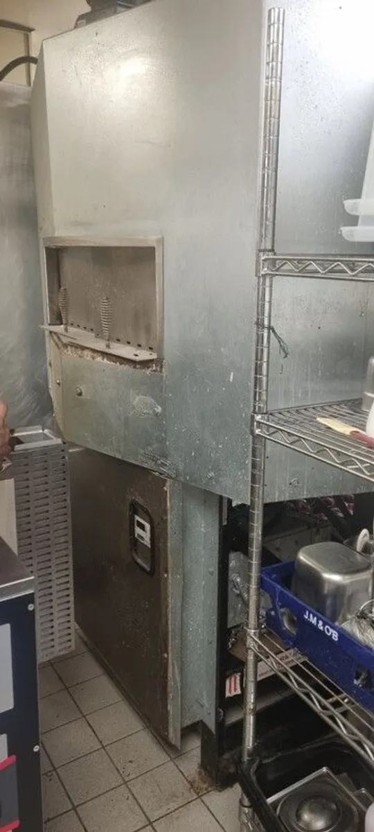 Stone bake pizza oven free to take - Image 1