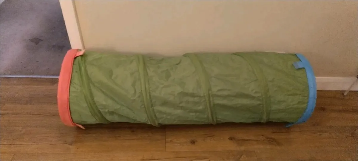 Kids IKEA table and Tunnel - Image 2