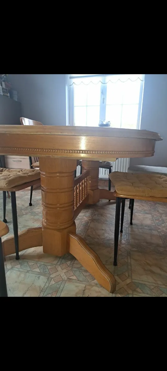 Kitchen table and 6 chairs - Image 4